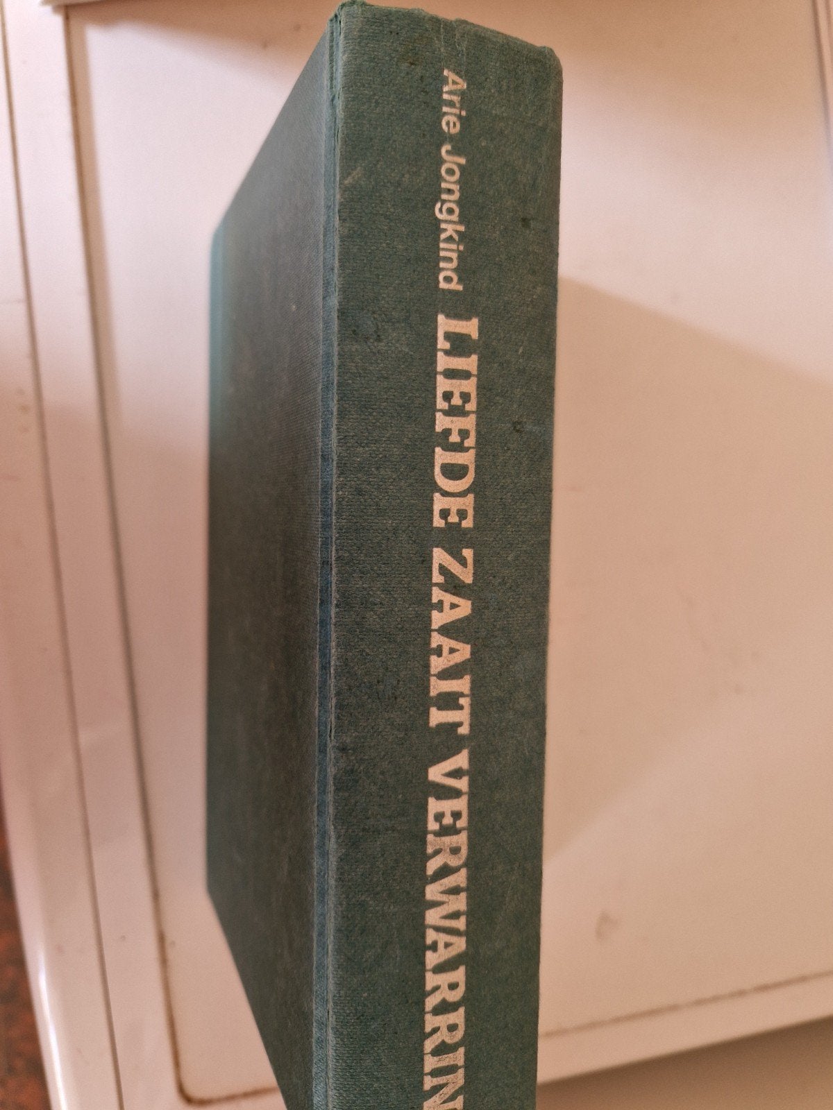 Liefde Zaait Verwarring - Arie Jongkind, Boeken, Ophalen of Verzenden, Gelezen, Arie Jongkind