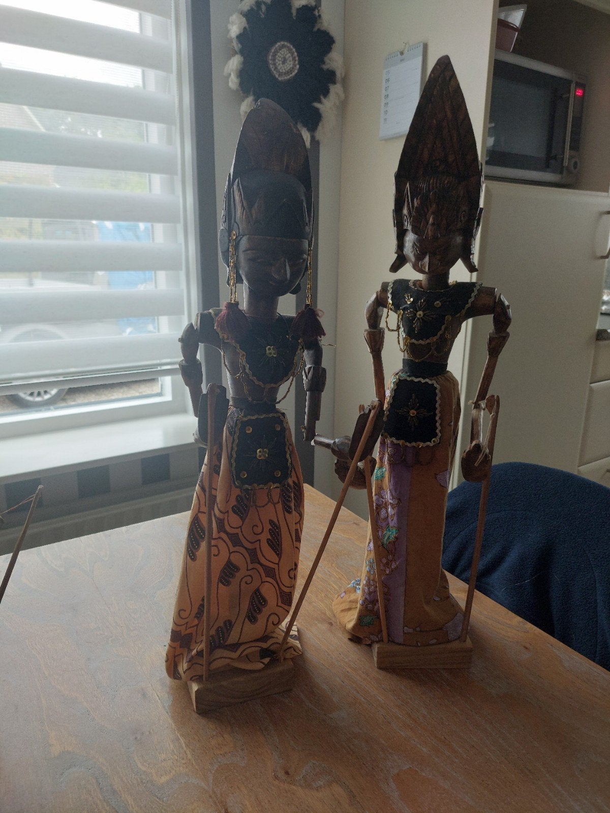 Set van 2 handgemaakte Indonesische Wayang Golek poppen, Handgemaakt, Indonesië, Meerkleurig, Pop