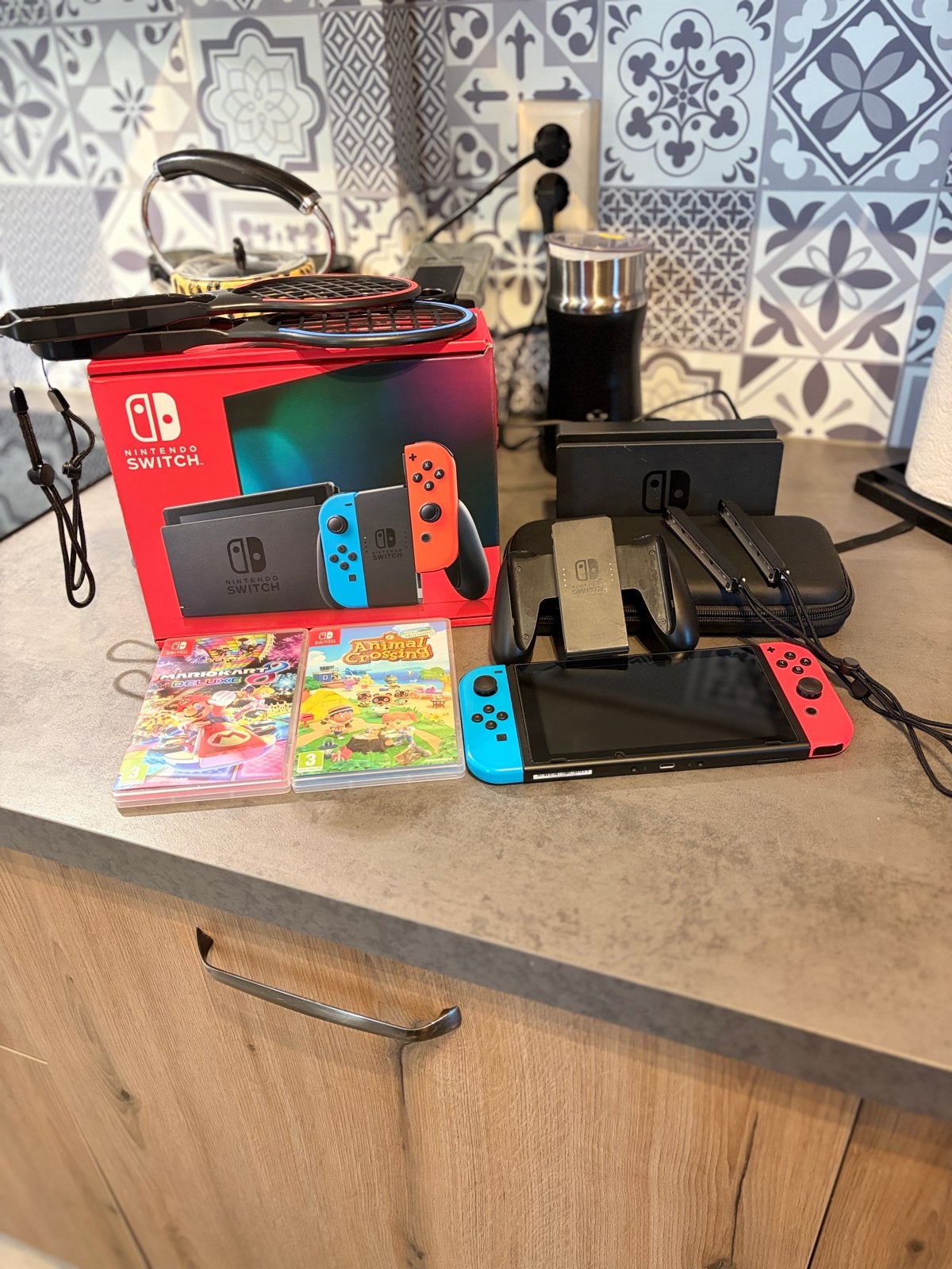 Nintendo Switch met 2 controllers en 2 games