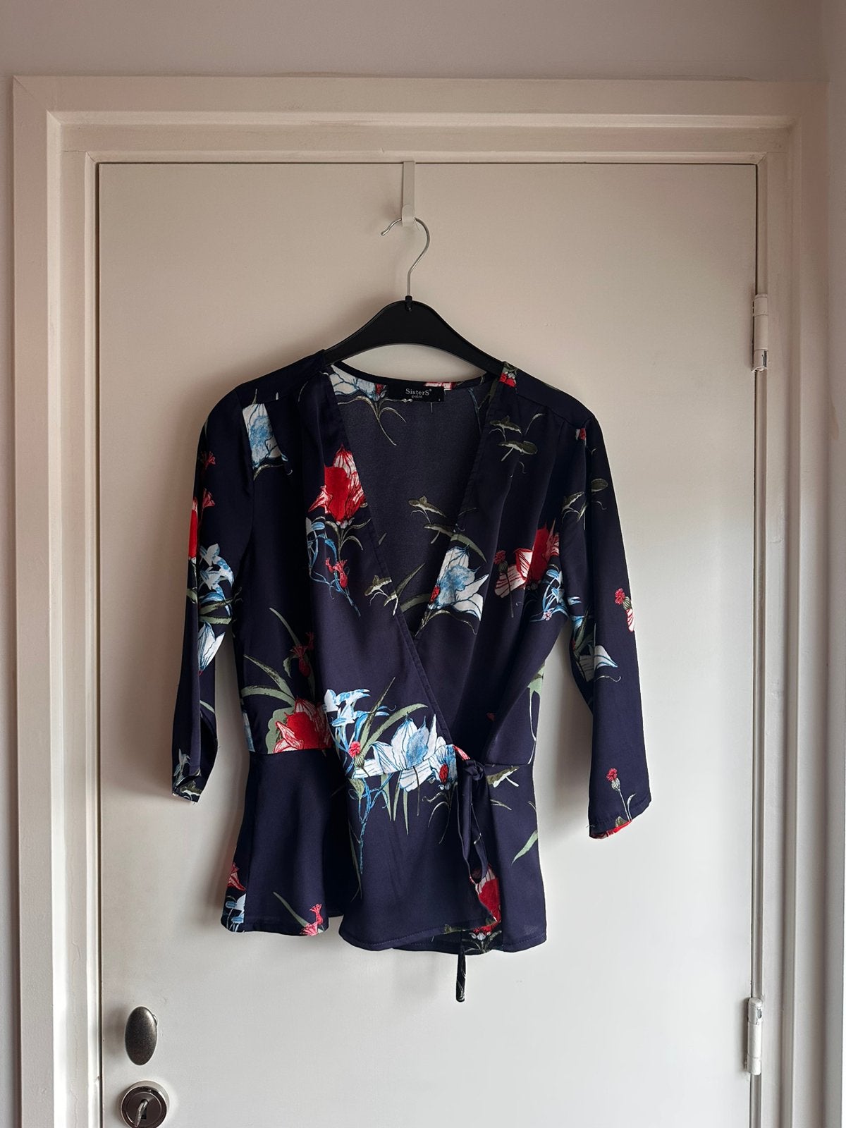 Sisters Point Gosling overslag blouse - maat S, Blauw, Ophalen of Verzenden, Zo goed als nieuw, Korte mouw