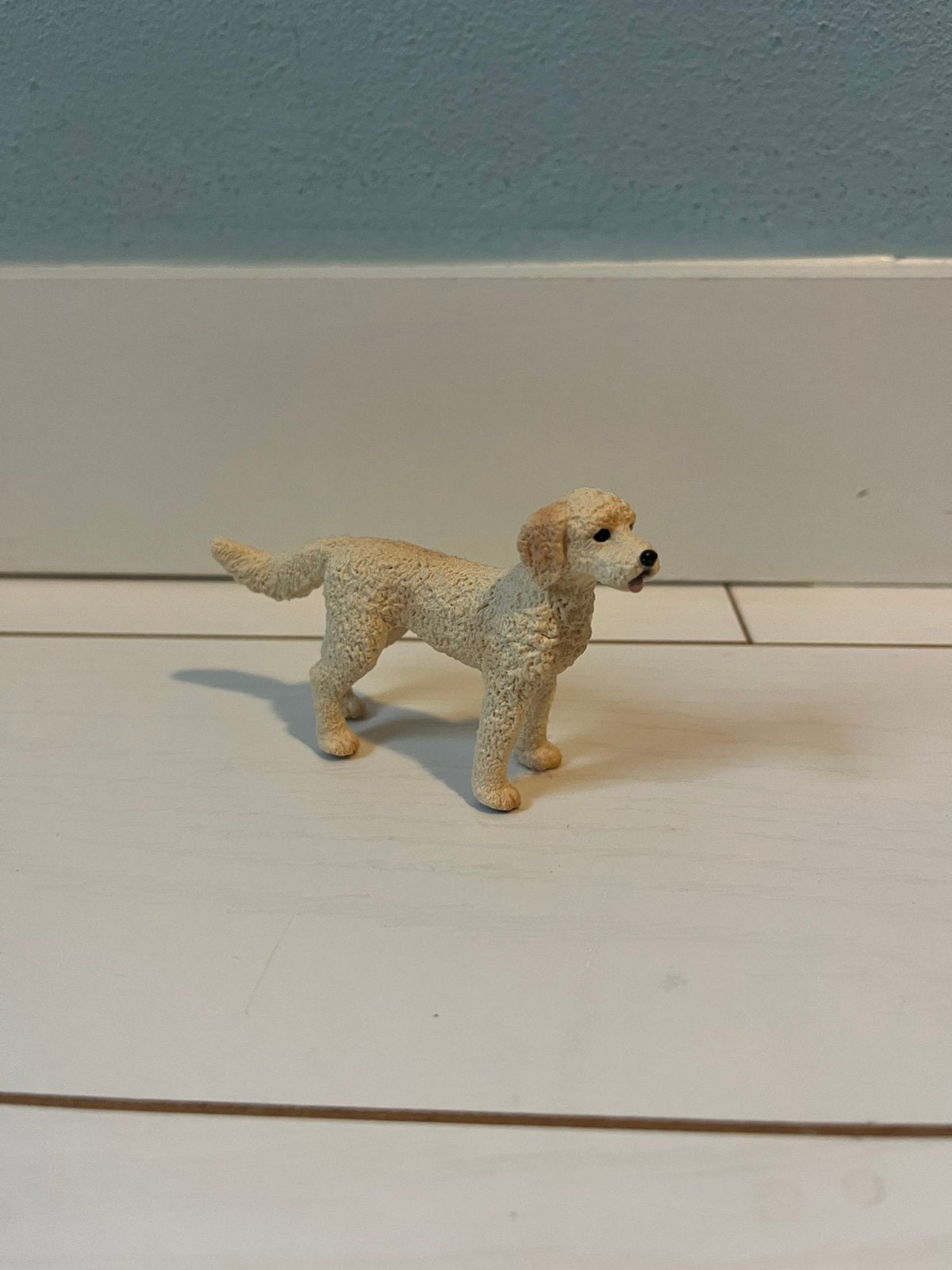 Schleich hond 13939 (blond harig), Ophalen of Verzenden, Zo goed als nieuw