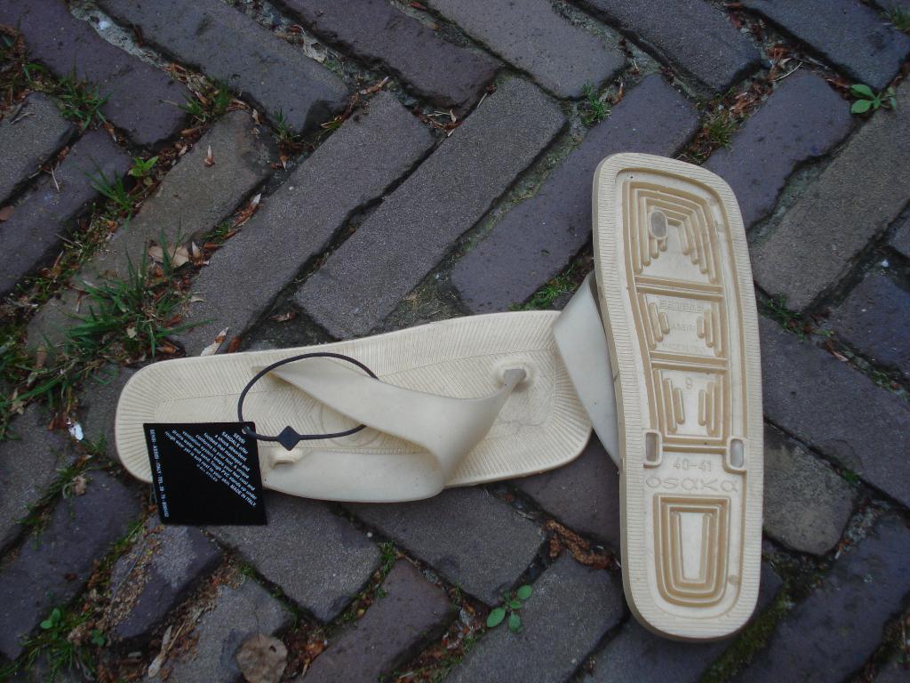 SENSI TEENSLIPPERS BEIGE 37 NIEUW GRATIS VERZENDING PER POST, Slippers, Verzenden, Beige, Sensi Teenslippers 37
