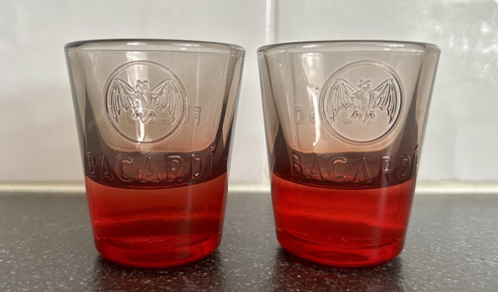 Twee Bacardi Carta Fuego rode shotglazen / glaasjes, Ophalen of Verzenden, Zo goed als nieuw, Borrel- of Shotglas