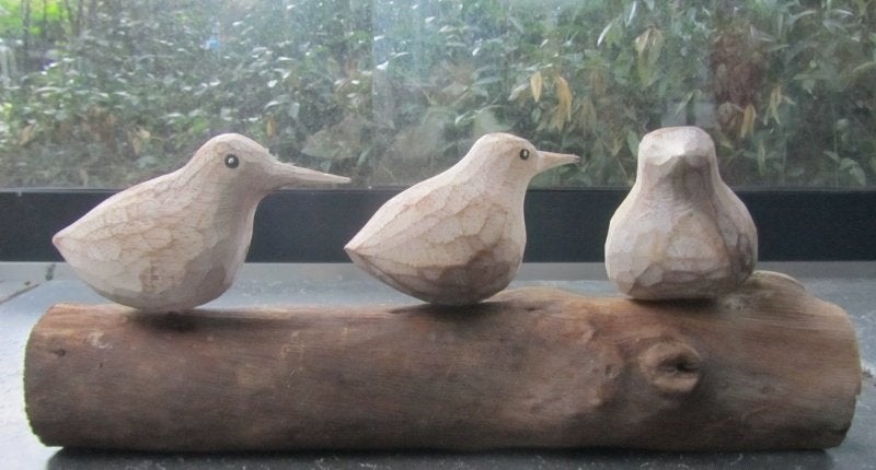HOUTEN VOGELS OP EEN DIKKE TAK - HAND MADE, Ophalen of Verzenden, Nieuw
