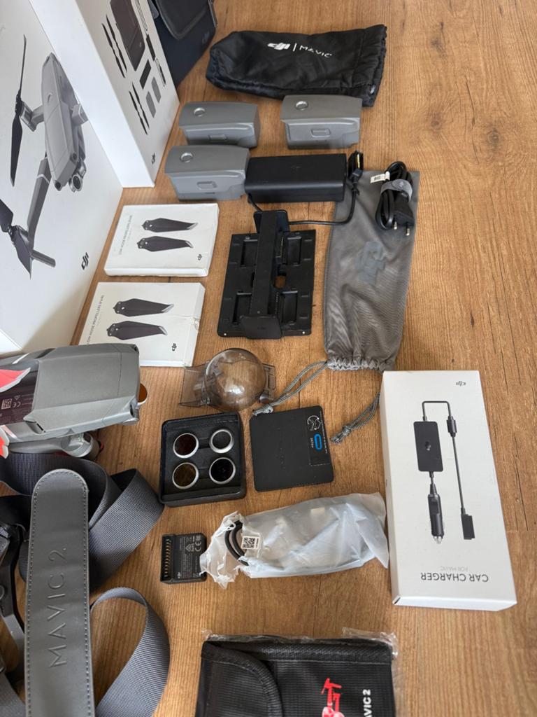 DJI Mavic 2 Zoom Fly More Combo - Als Nieuw, 30 tot 45 minuten, Cameradrone, Obstakel-ontwijking, 5 tot 10 kilometer