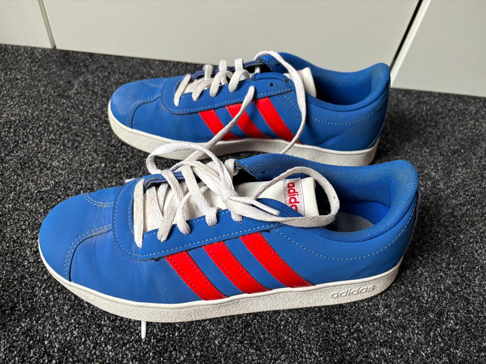 Adidas schoenen, Ophalen of Verzenden, Zo goed als nieuw, Jongen of Meisje, Schoenen