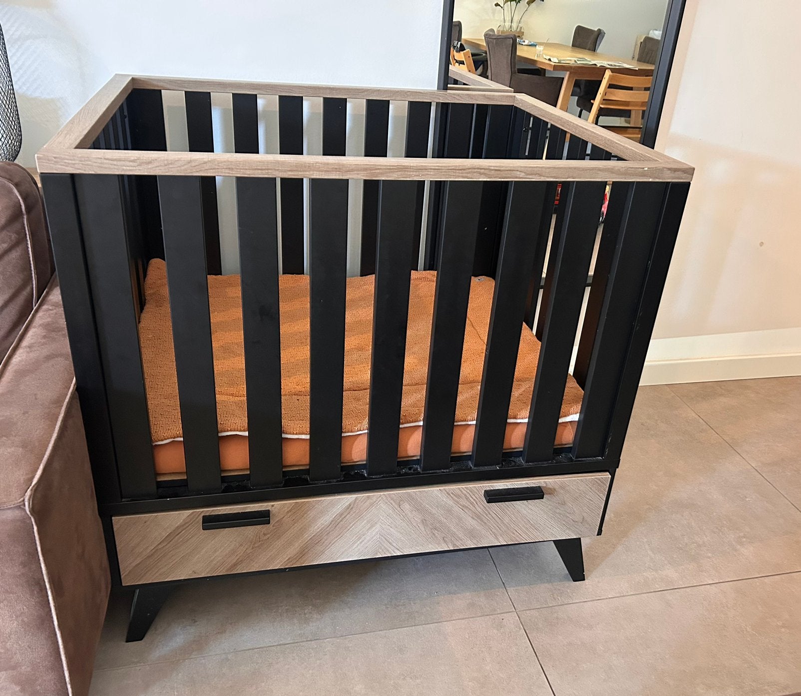 Interbaby box met lade lancaster zwart visgraat hout, Ophalen, Zo goed als nieuw, Lade