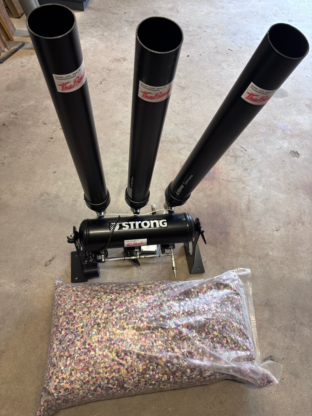 Professioneel Confettikanon Strong met 3 Pijpen en Confetti, Ophalen of Verzenden, Gebruikt, Feestartikel, Overige