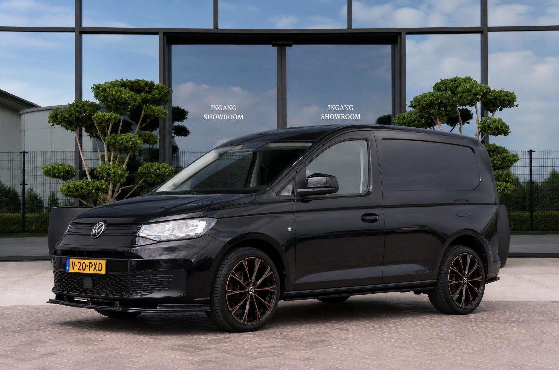Volkswagen Caddy Cargo 1.5 TSI N-EDITION | CAMERA | LEDER, Zwart, 4 cilinders, Volkswagen, 116 pk