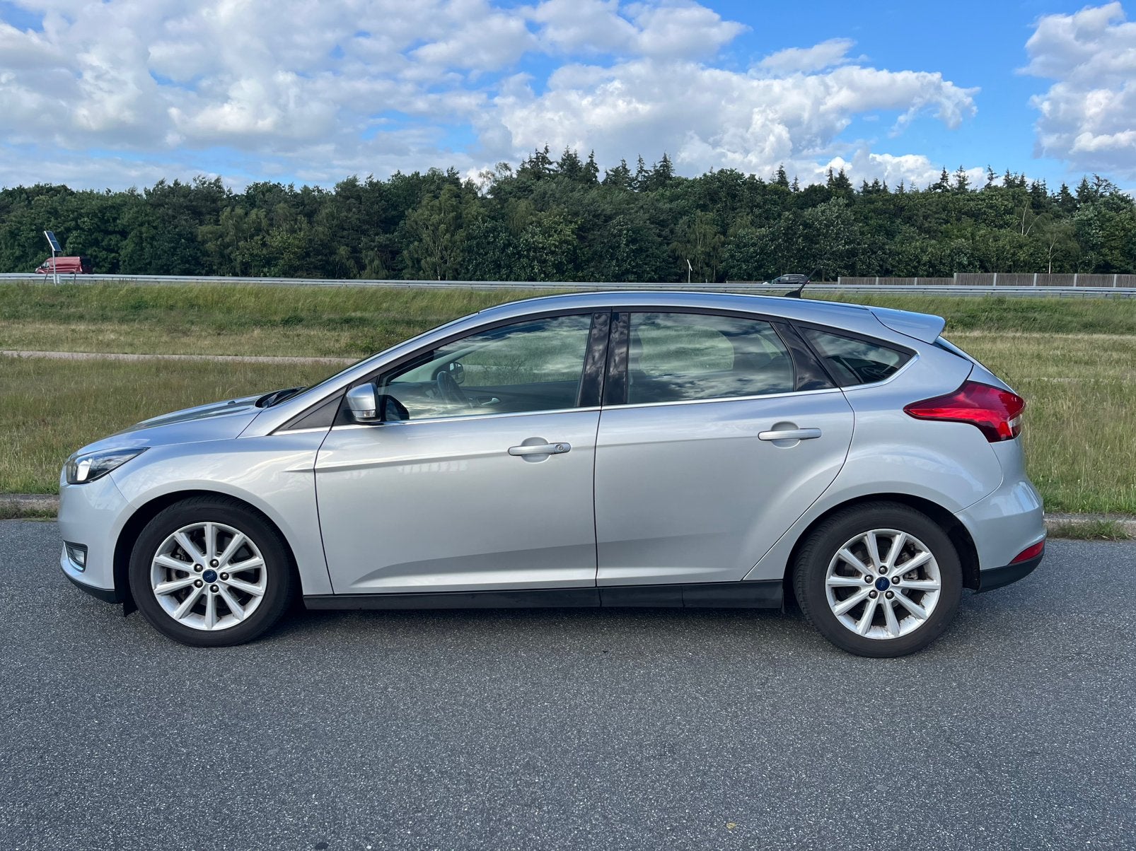 Ford Focus 1.5 Ecoboost 110KW 5D 2015 Grijs, Auto's, Stof, 1498 cc, 4 cilinders, 1264 kg
