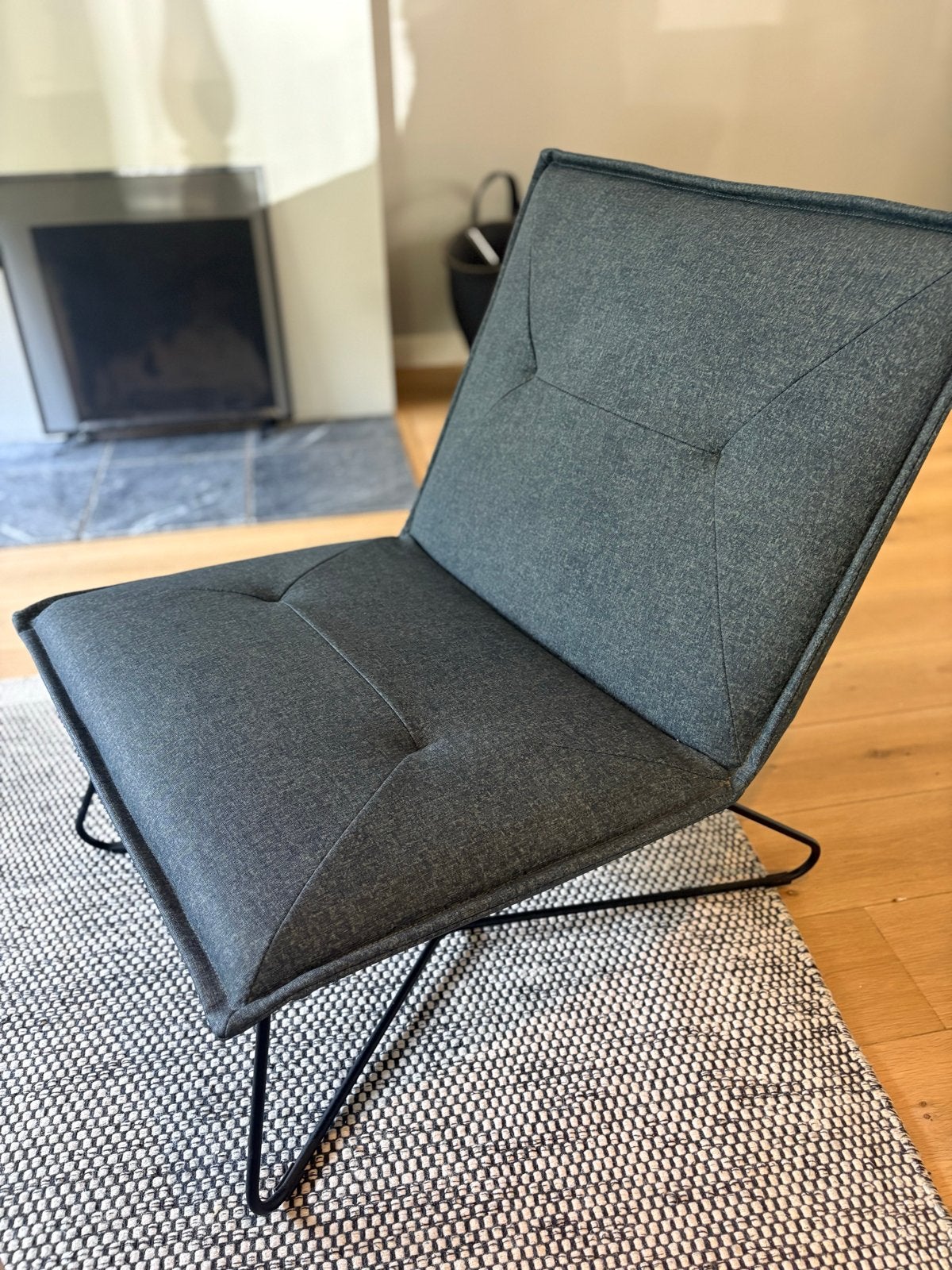 Moderne lounge fauteuil - Grijs stof met zwart metalen frame, Huis en Inrichting, Ophalen, Zo goed als nieuw, Metaal, Eén