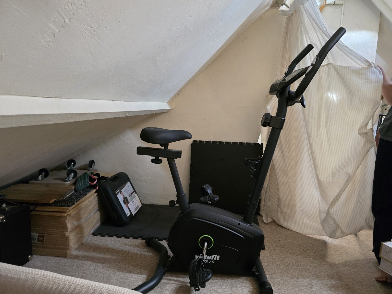 VirtuFit HTR 1.0 Hometrainer exercise bike, Ophalen, Zo goed als nieuw, Metaal, Benen