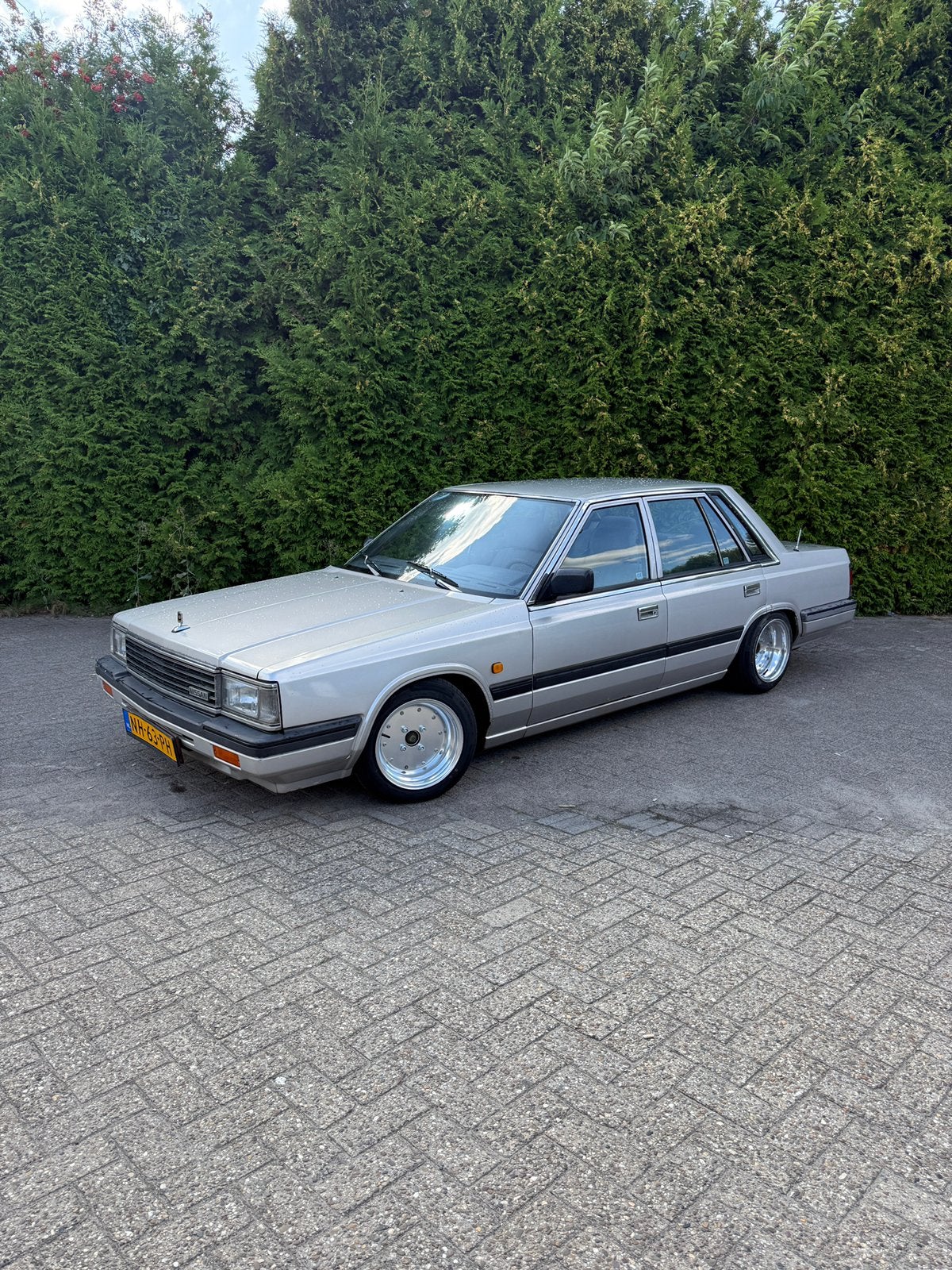 Nissan Laurel c32 2.4 E SGL AUT 1985 Grijs, Auto's, Automaat, Beige, Origineel Nederlands, Zilver of Grijs