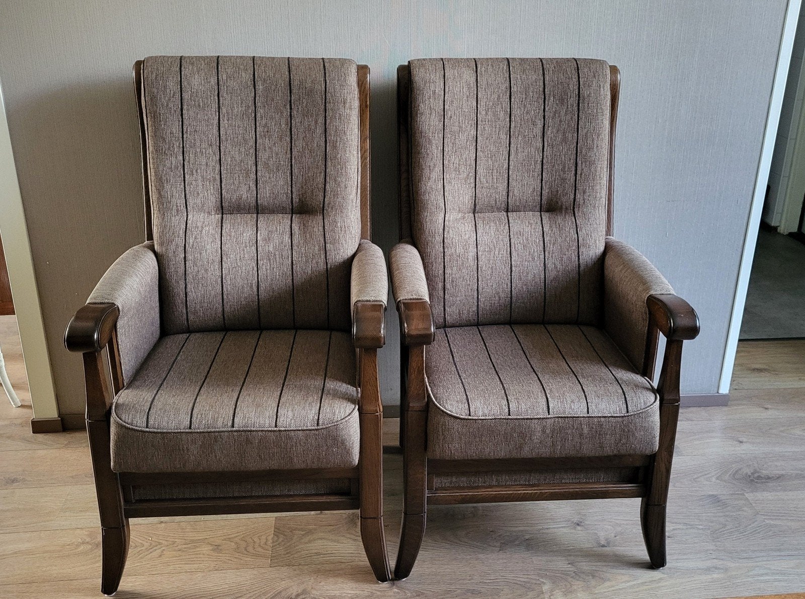 2 Bruine vintage fauteuils, Huis en Inrichting, Ophalen, Gebruikt, Minder dan 75 cm, Vintage