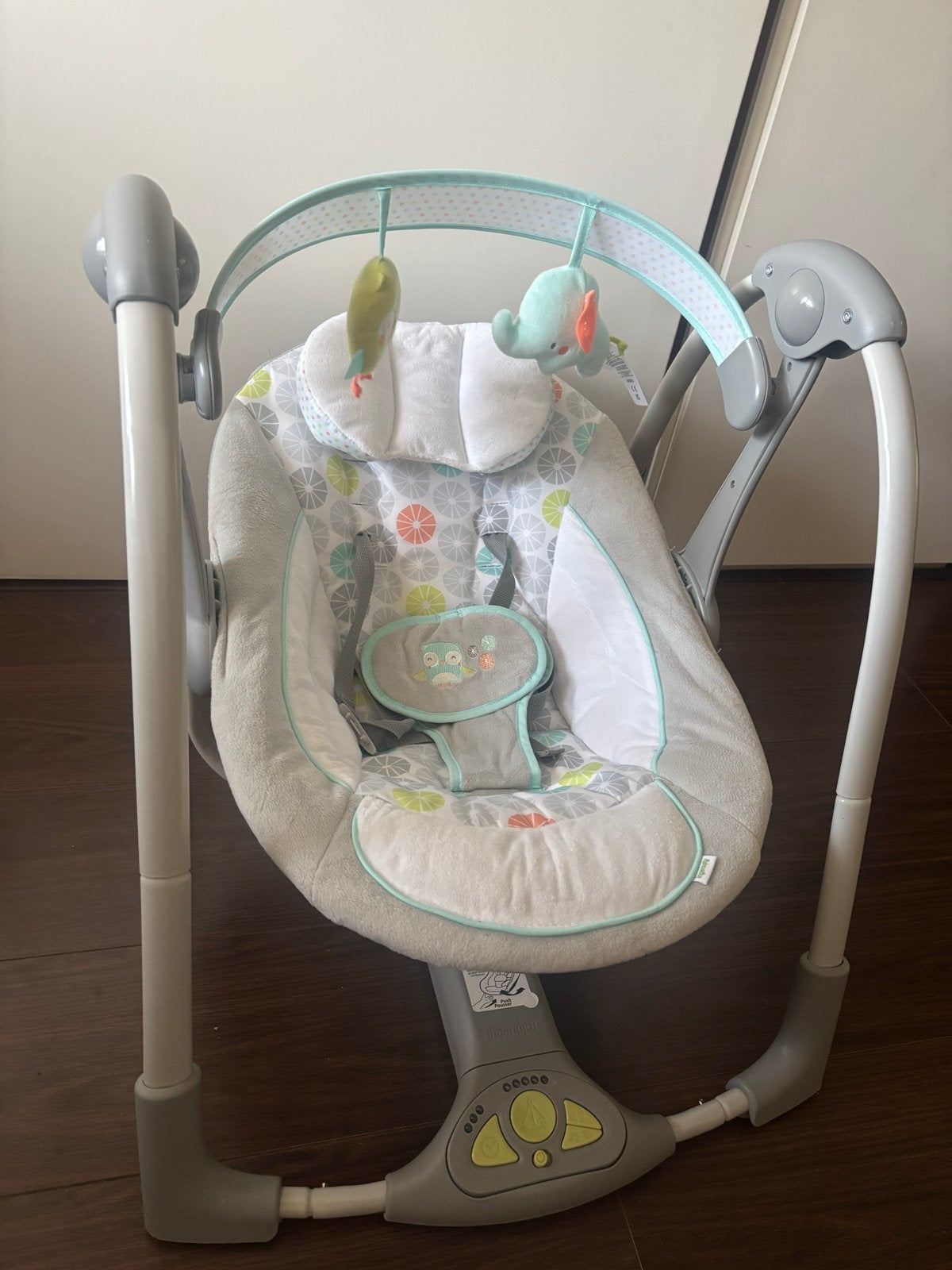 Baby swing / babyschommelstoel met muziek en vibratie, Kinderen en Baby's, Schommelstoel, Ophalen, Overige merken, Met gordel(s) of riempje(s)