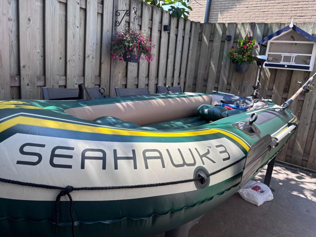 Seahawk 3 opblaasboot met 2 pk aanhangmotor, Ophalen, Zo goed als nieuw