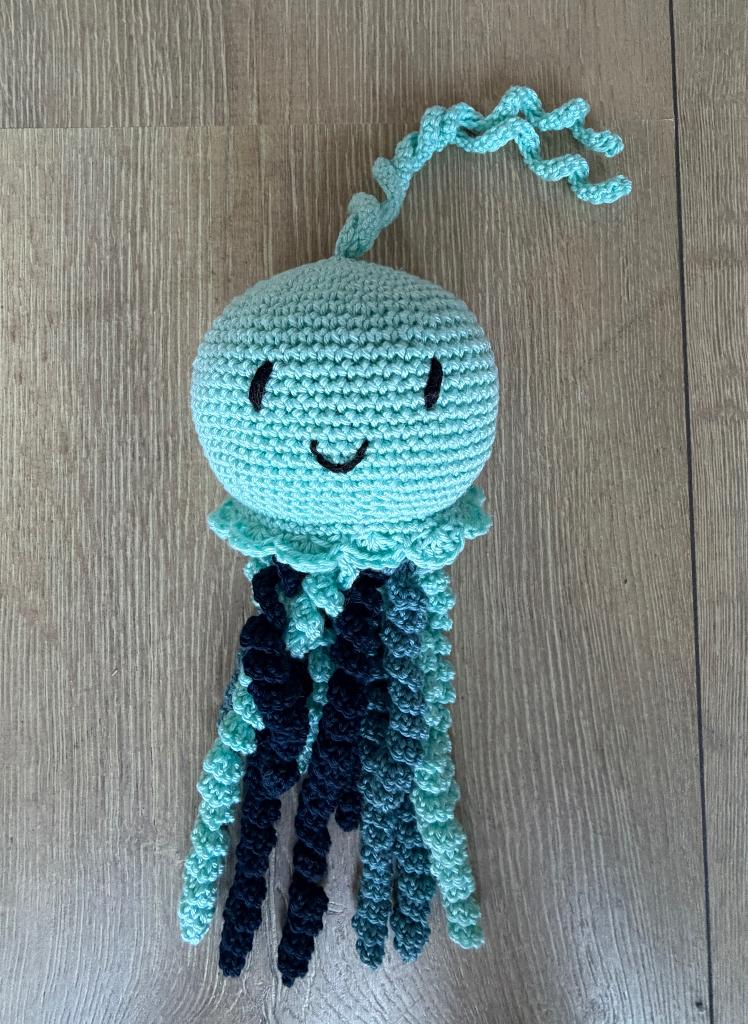 Octopus/ Jellyfish crochet knuffel baby kraamkado/ cadeau, Blauw, Nieuw, Ophalen of Verzenden, Middelgroot (20 tot 80 cm)