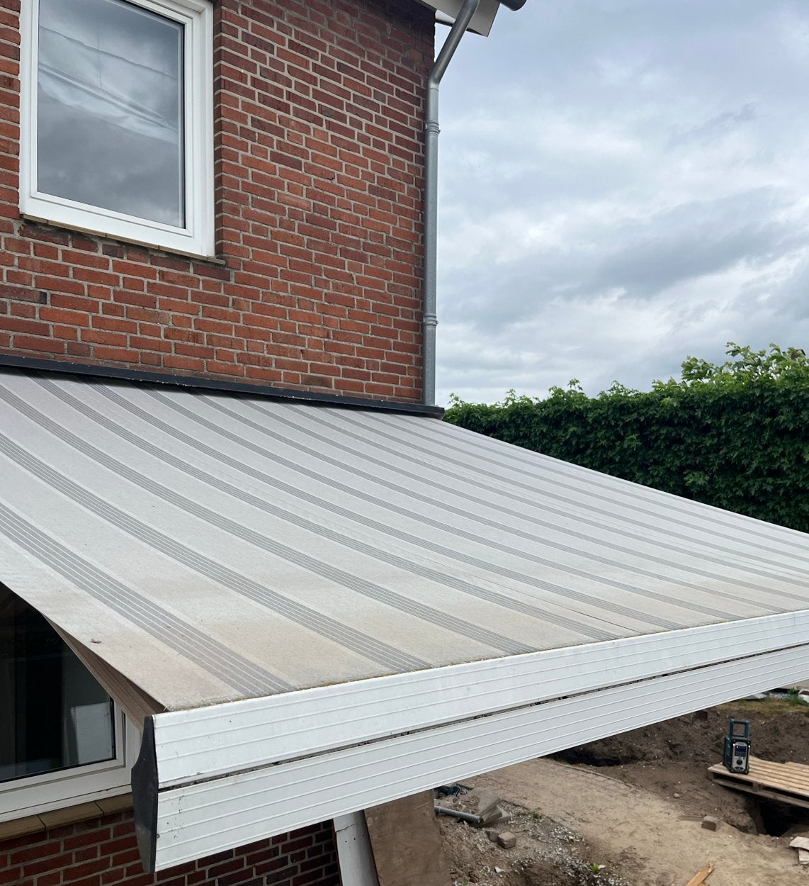Gebruikt knikarmscherm - elektrische, Tuin en Terras, Zonneschermen, Gebruikt, Ophalen of Verzenden, 150 tot 300 cm, 250 cm tot 450 cm
