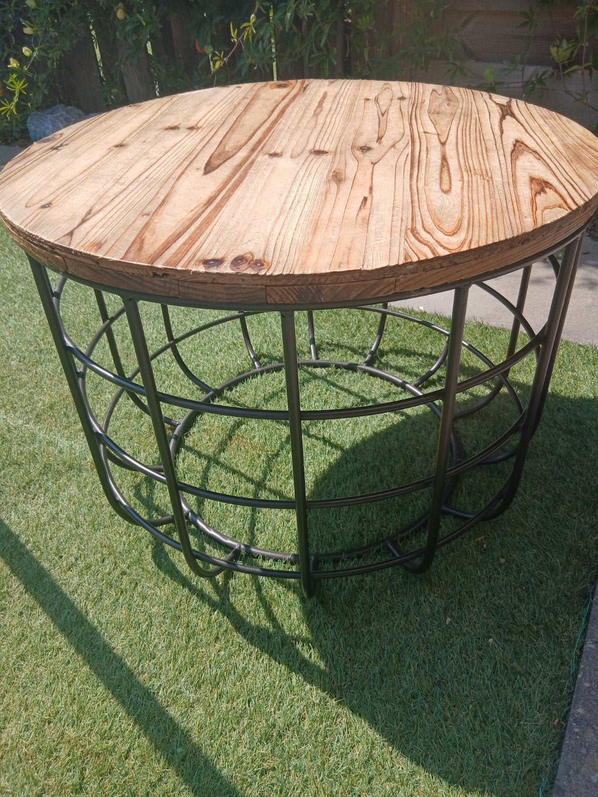 Te koop; 2 bijzettafeltjes, Huis en Inrichting, Tafels | Bijzettafels, Minder dan 55 cm, Rond, Zo goed als nieuw, Ophalen