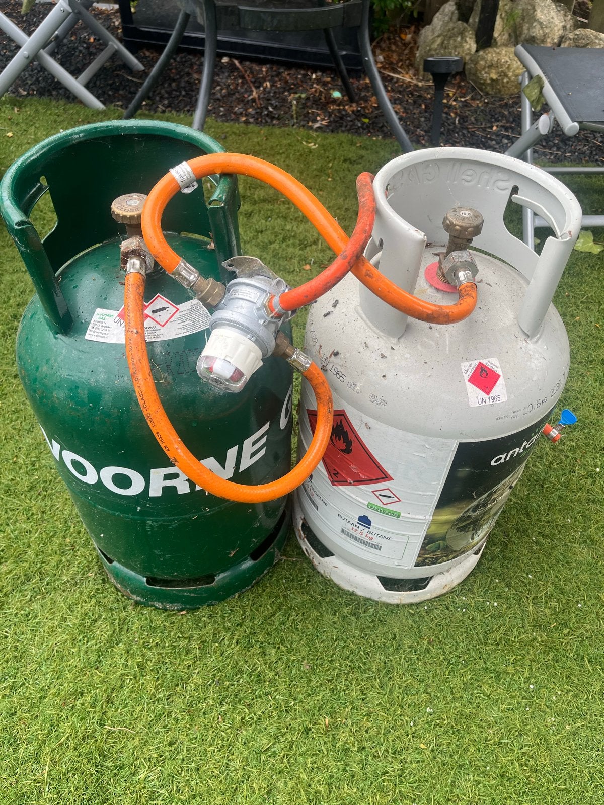 2 gasflessen met regelaar en slang, Ophalen of Verzenden, Gebruikt