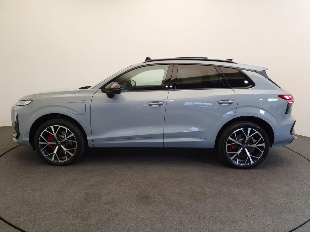 Audi Q3 1.5 272pk e-hybrid S-Line Wegklapbare trekhaak, Pano, 1800 kg, 1498 cc, Zwart, 4 cilinders