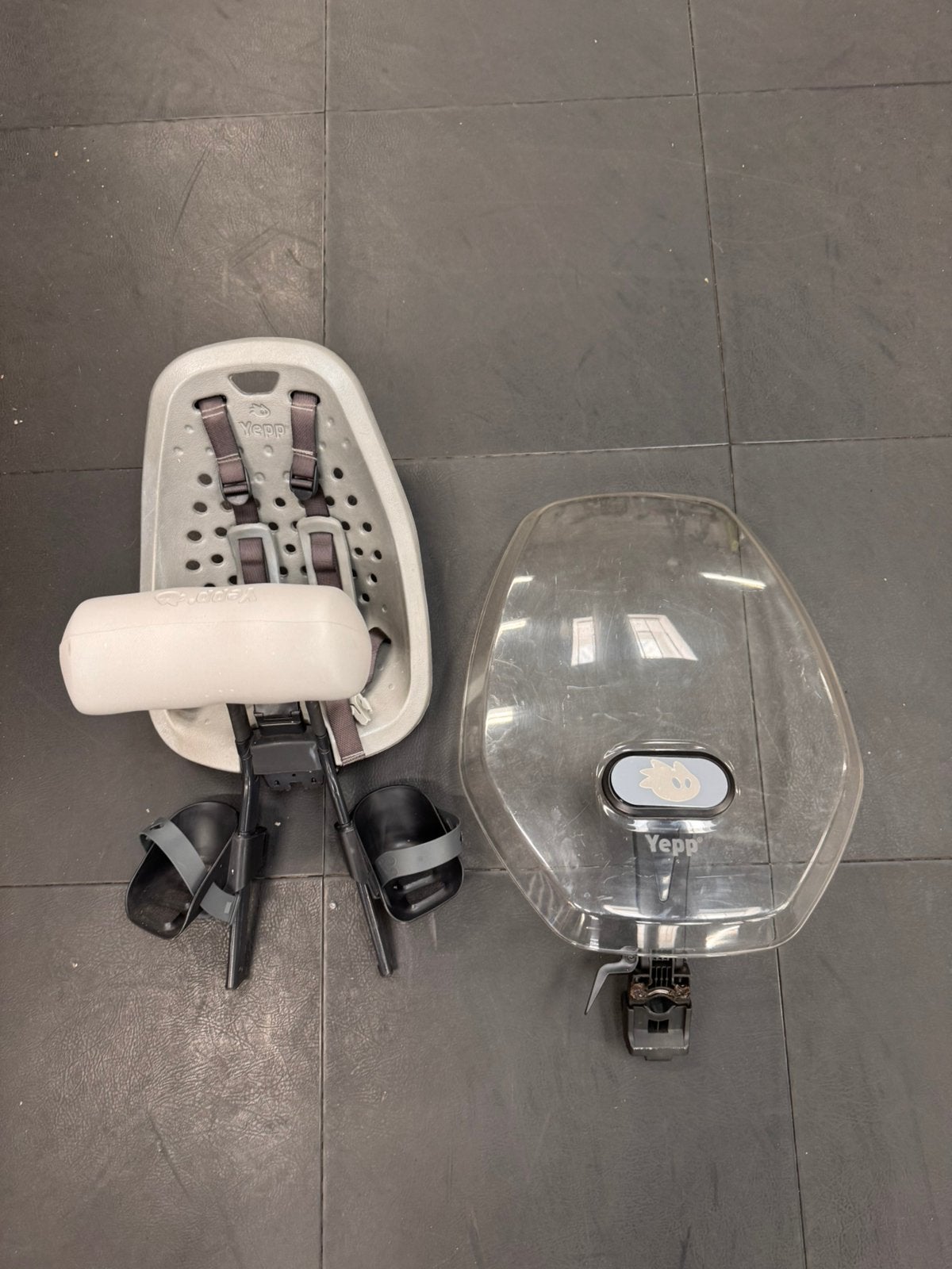 Thule Yepp fietszitje kinderzitje voorzijde + windscherm, Ophalen, Voorzitje, 0 t/m 13 kg, Gebruikt