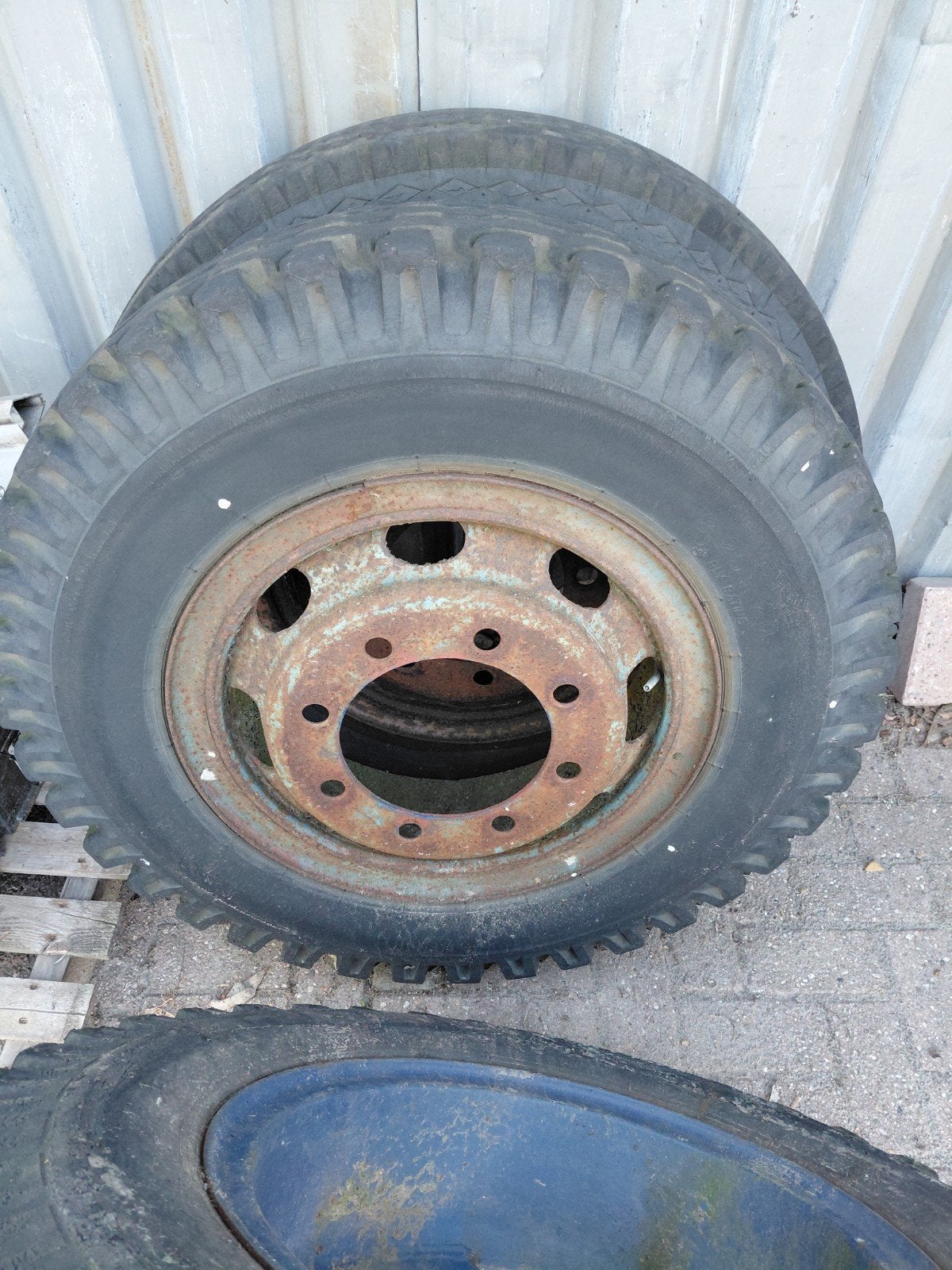 2 Banden met velg 8.25-20 14 ply, Ophalen, Gebruikt, 50 cm of meer