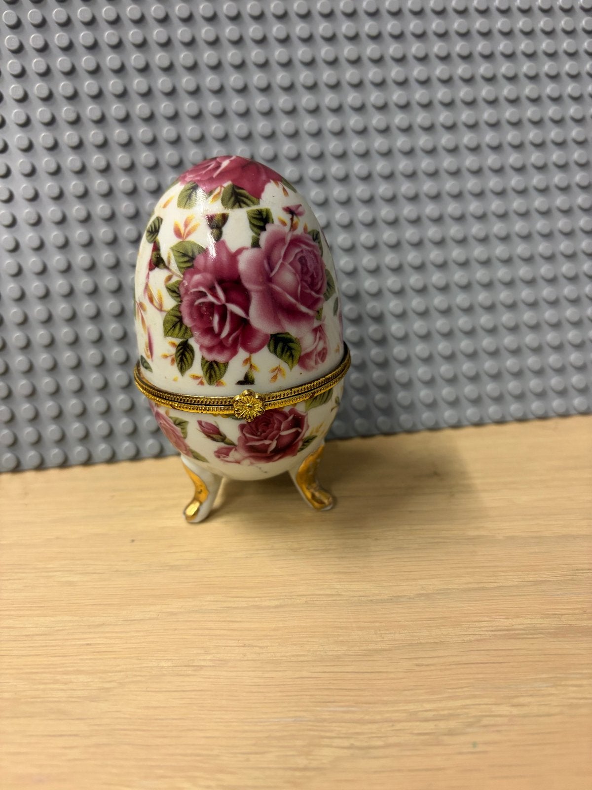Vintage porseleinen eivormige sieradendoos met rozen, Ophalen