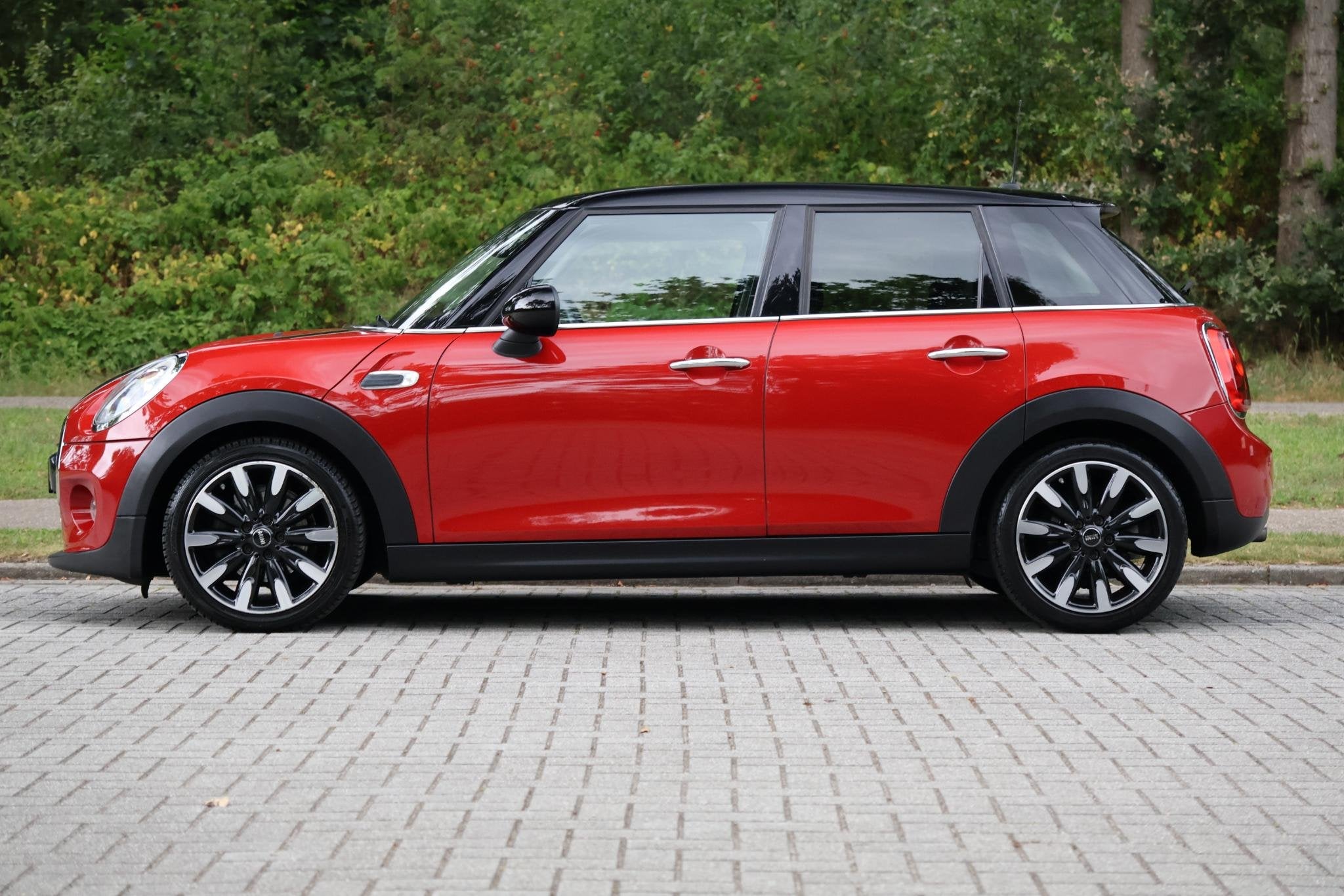 MINI 5-Deurs 1.5 Cooper Chili 5-deurs | LED | 17" | Climate, 136 pk, Gebruikt, Automatische klimaatregeling, Leder en Stof