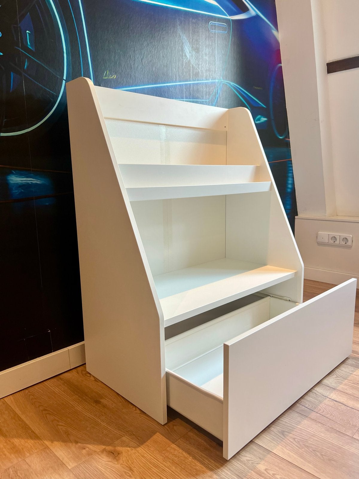 BERGIG Boekenkast met opbergruimte, wit kind, 100 tot 150 cm, Zo goed als nieuw, Met lade(s), 25 tot 50 cm