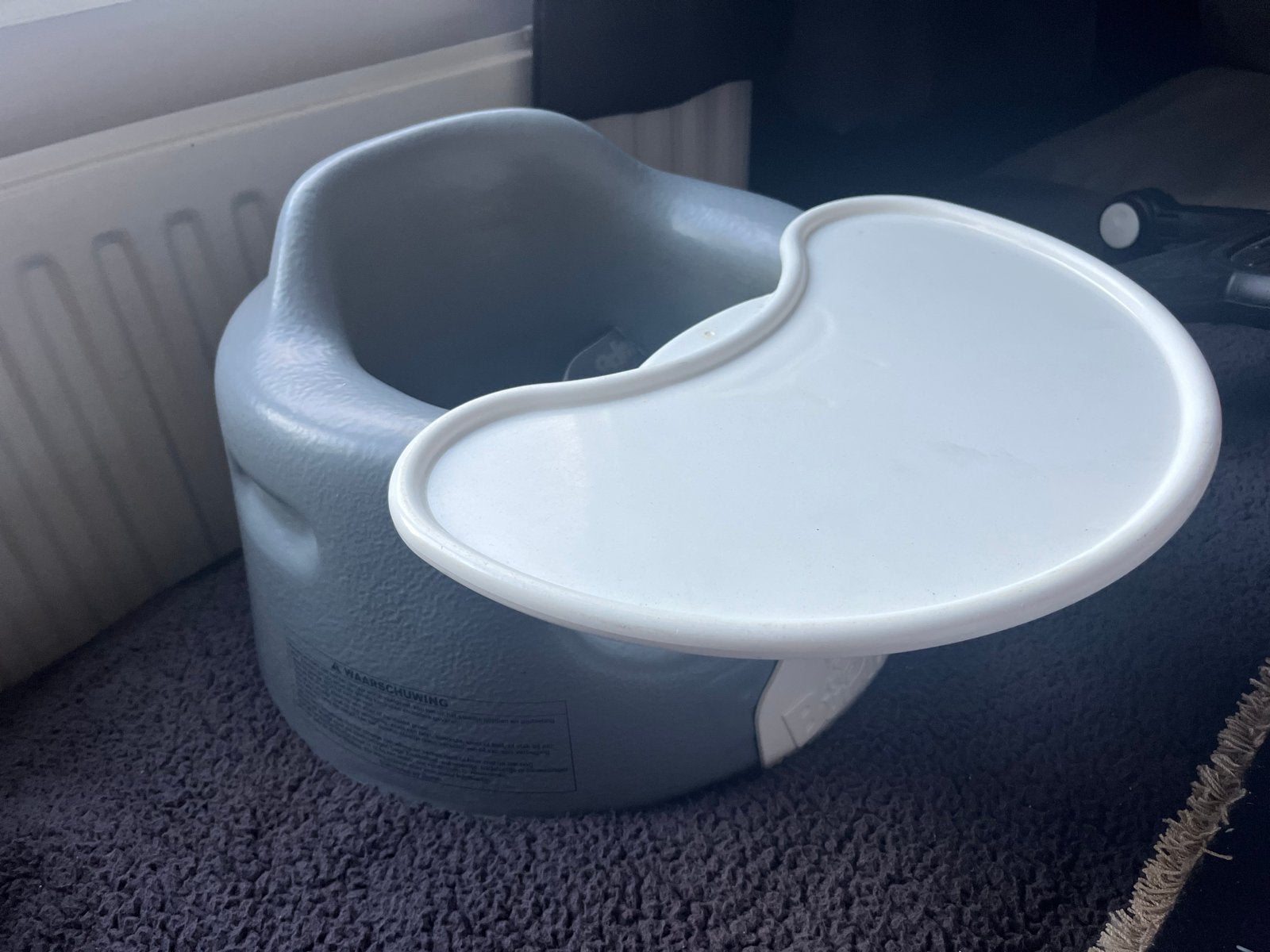 Bumbo Babyzitje met eetblad - Grijs, Ophalen of Verzenden, Zo goed als nieuw, Overige typen, Afneembaar eetblad