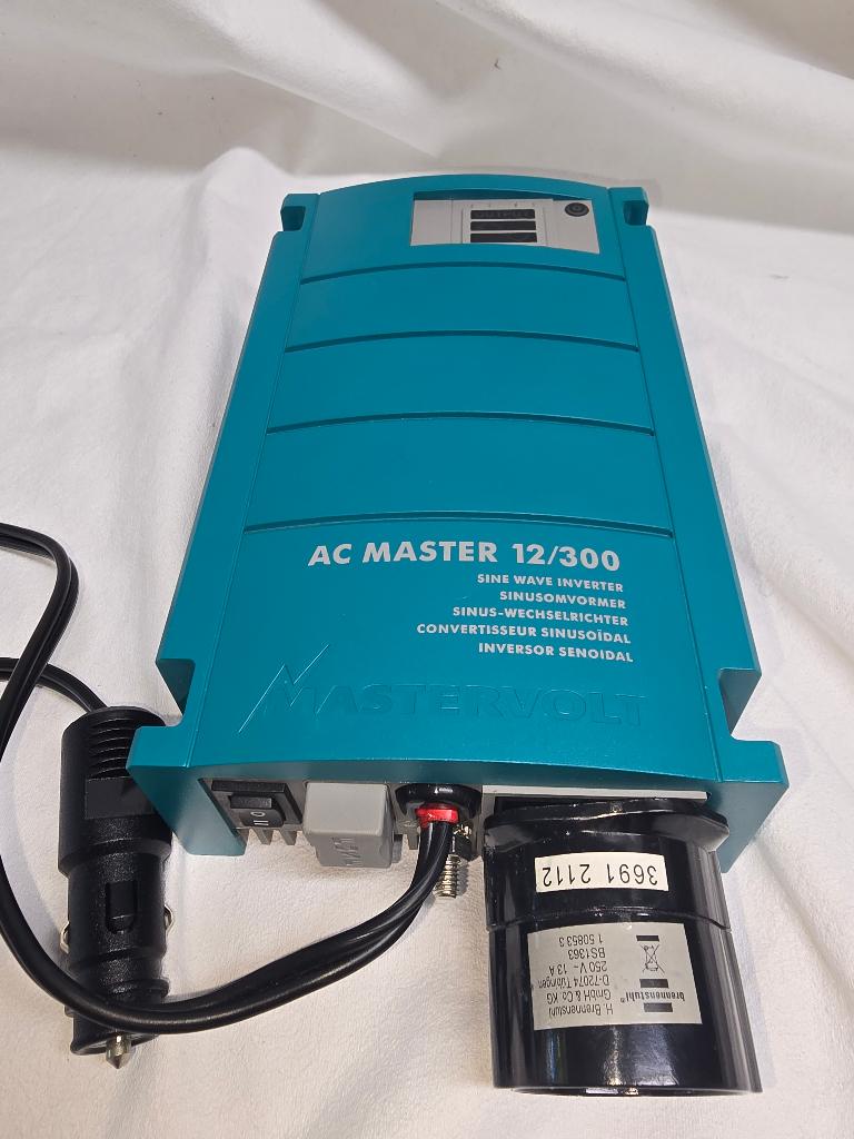 Premium 12volt - 220volt  omvormer camper of auto, Ophalen of Verzenden, Zo goed als nieuw