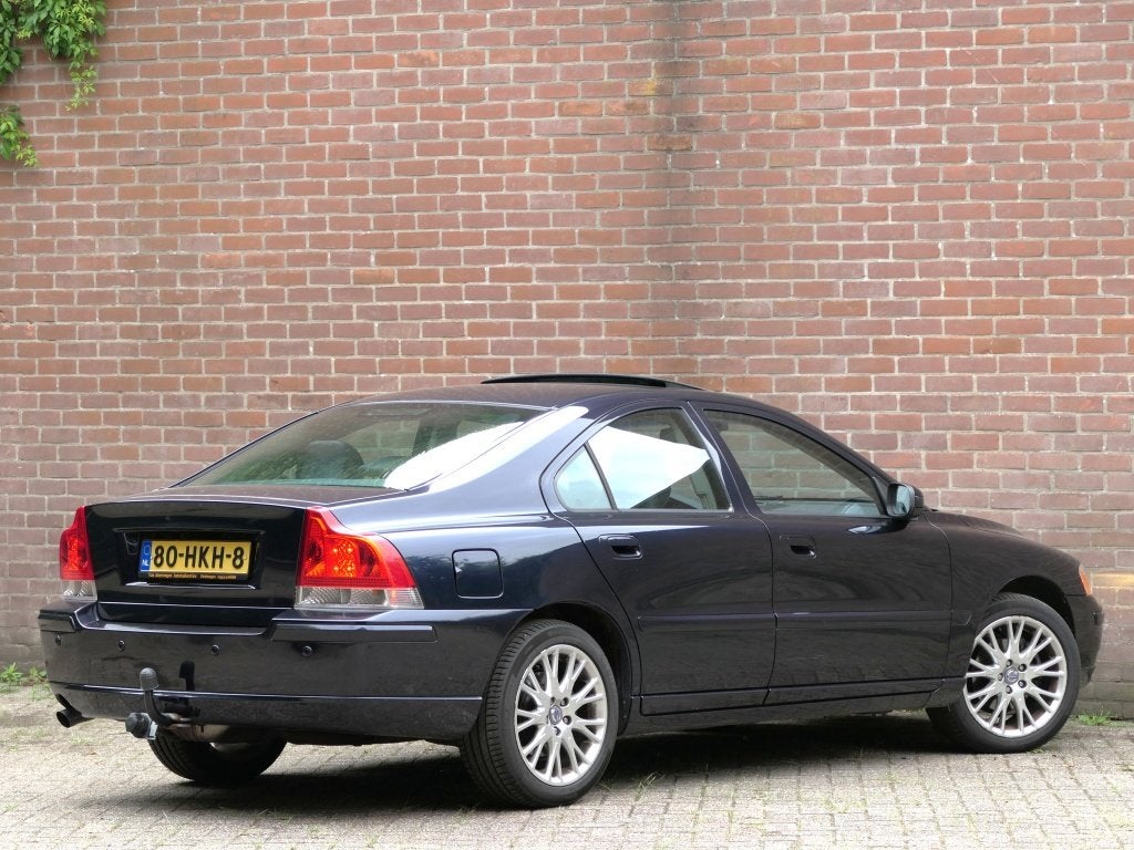 Volvo S60 2.4 Drivers Edition Schuifdak / Xenon / Trekhaak, Auto's, Volvo, Gebruikt, Blauw, S60, Automatische klimaatregeling