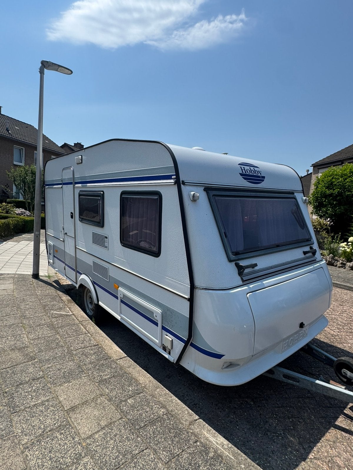 Hobby 400, Caravans en Kamperen, Caravans, Particulier, tot en met 4, 500 - 750 kg, Treinzit, Hobby, Dwarsbed, Gascomfoor, Hefdak
