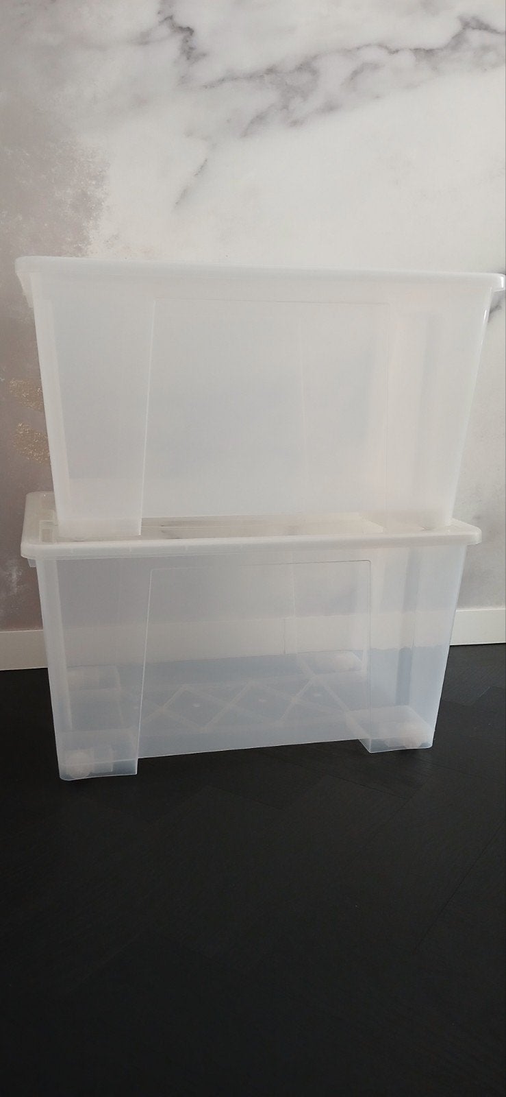 2 stuks Ikea SAMLA Bak met deksel en wieltjes, 130L, Ophalen, Kunststof, Gebruikt, 50 tot 100 cm