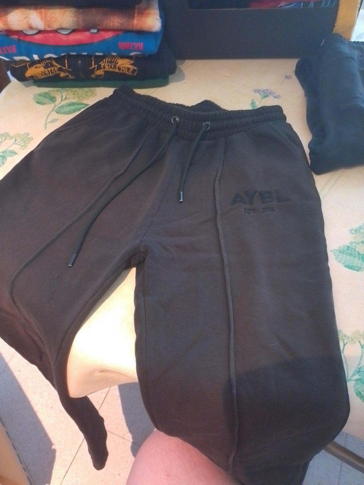 Zwarte broek merk AYBL maat M, Ophalen of Verzenden, Zo goed als nieuw, Zwart