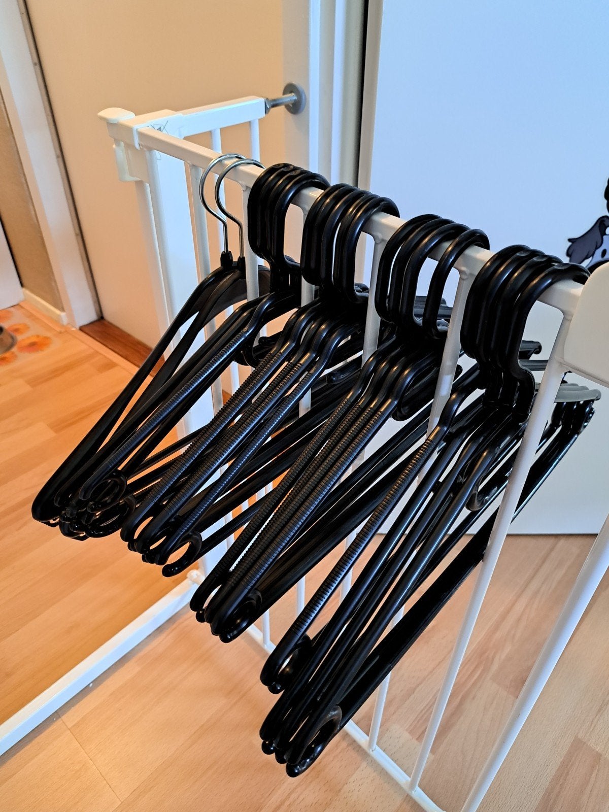 Zwarte kunststof kledinghangers (set van 19stuks), Ophalen, Zo goed als nieuw, Kunststof