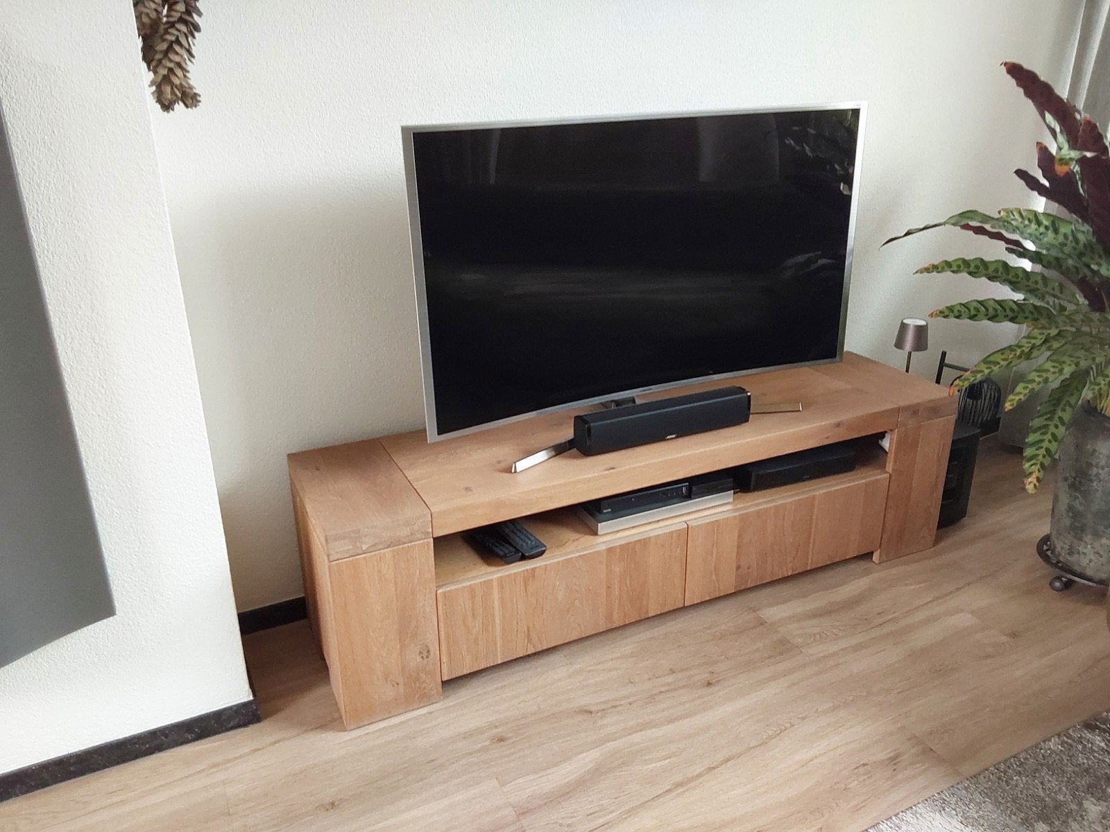 TV meubel afmetingen breed 1.60m hoog 45 cm diep 40 cm, Huis en Inrichting, Kasten | Wandmeubels, Ophalen of Verzenden, Zo goed als nieuw