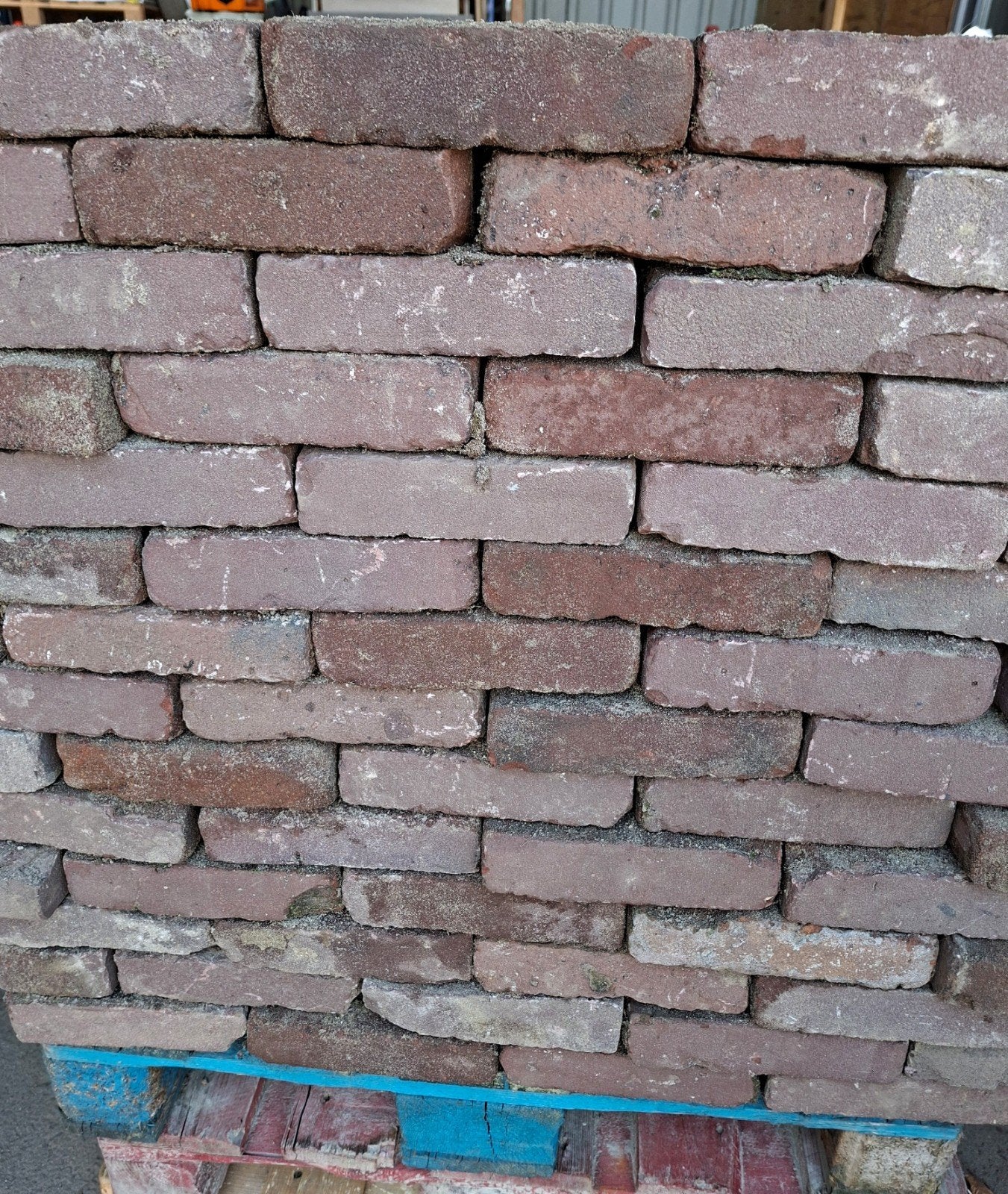 Oude gebakken waaltjes op pallets rood 30m2, Ophalen, Gebruikt, Keramiek, Klinkers