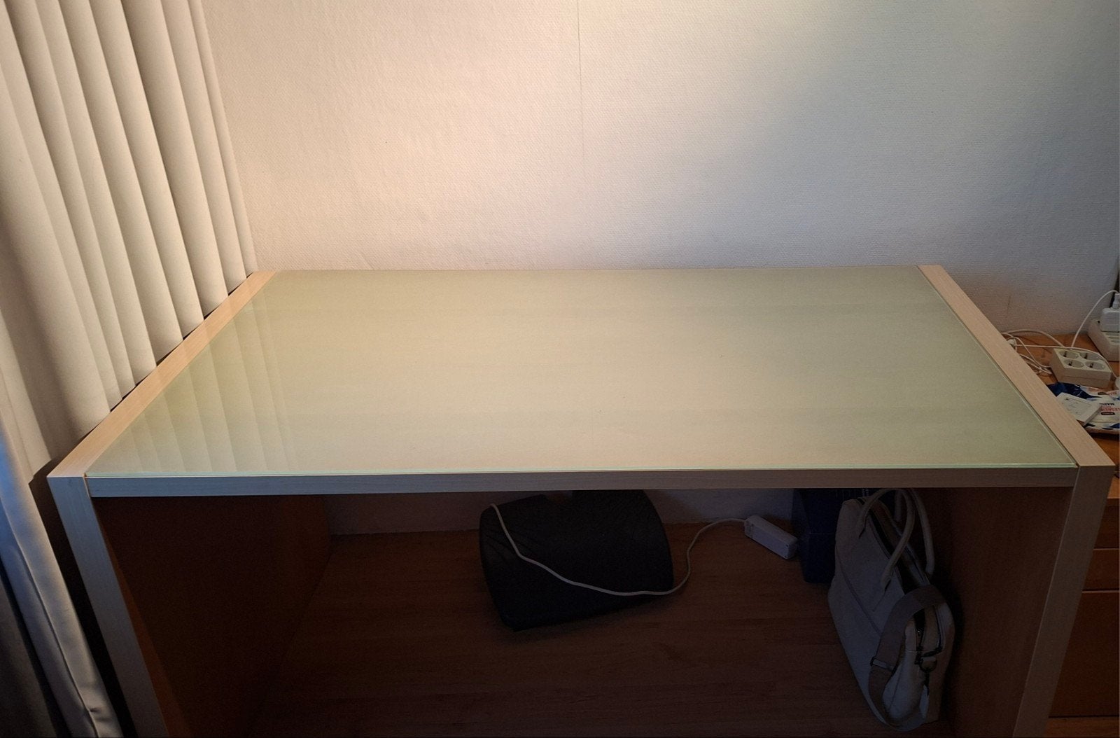 Mooi ikea bureau met glazen blad - 150 x 80, Ophalen, Gebruikt, 150 cm, IKEA
