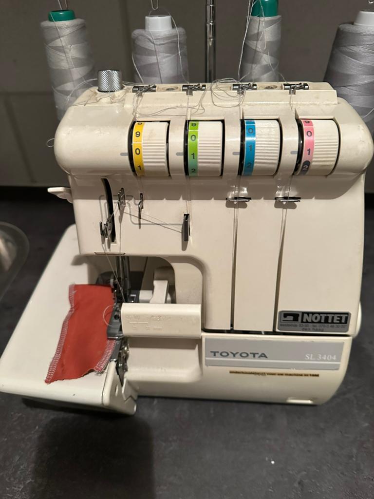 Naai machine, Hobby en Vrije tijd, Naaimachines en Toebehoren, Ophalen of Verzenden, Zo goed als nieuw, Naaimachine, Overige merken