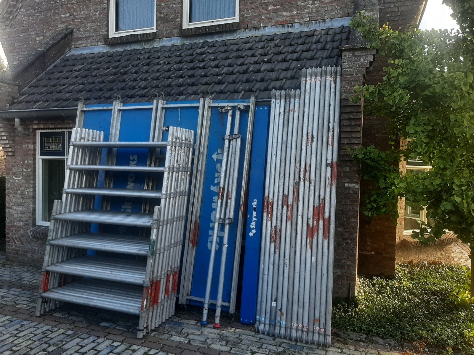 nette aluminium rolsteiger Werkhoogte 10.2 mtr, Doe-het-zelf en Verbouw, Ophalen, Gebruikt, Rolsteiger of Kamersteiger, 5 meter of hoger