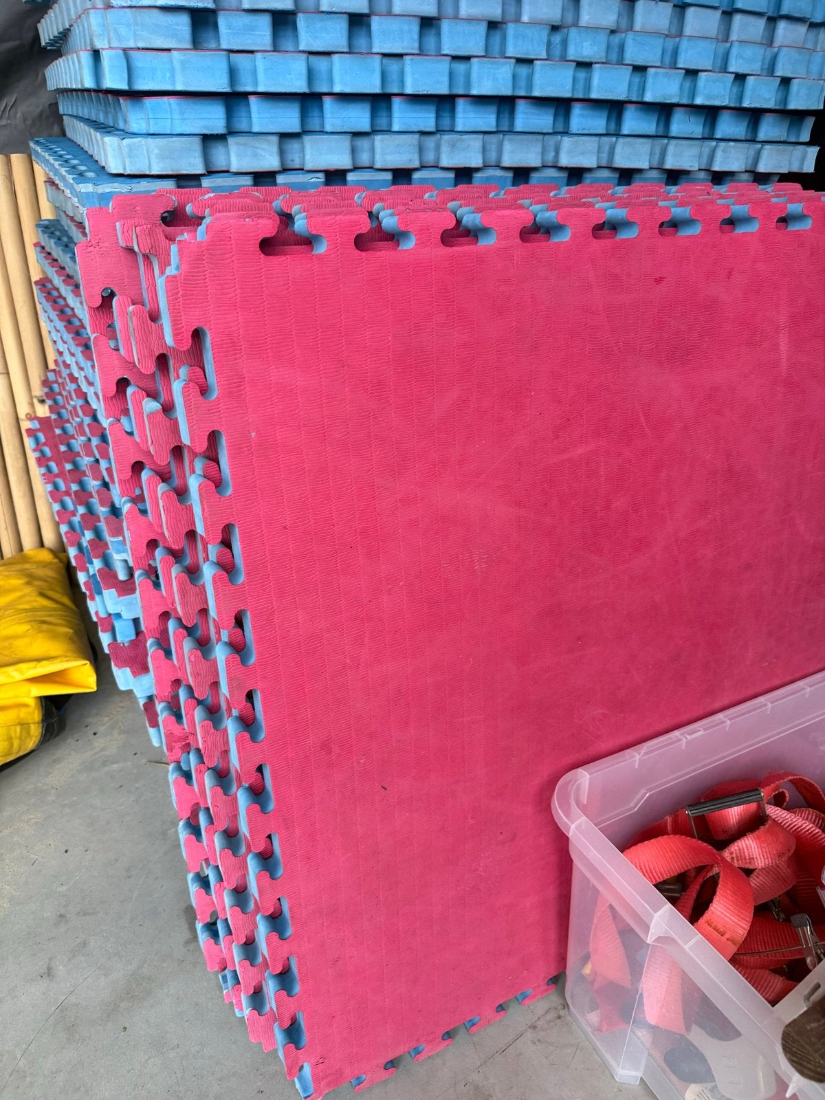 Vechtsportmatten - Rood/Blauw - Gebruikt €6 per stuk, Ophalen, Gebruikt, Judo, Vechtsportmateriaal