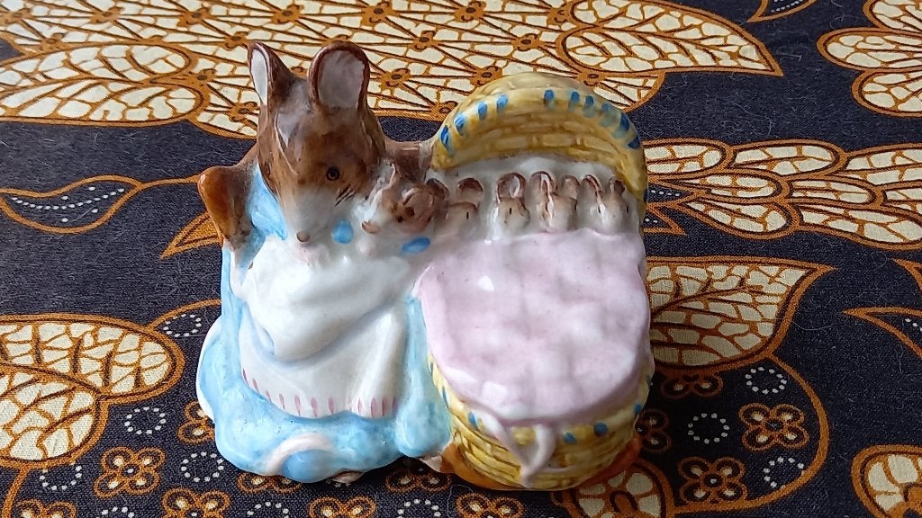 Mooi vintage Beatrix Potter beeldje Hunca Munca van Beswick., Ophalen of Verzenden