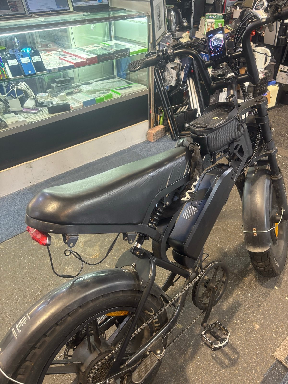 E-bike met anti-lek banden en defecte motor en remmen, Ophalen, Gebruikt