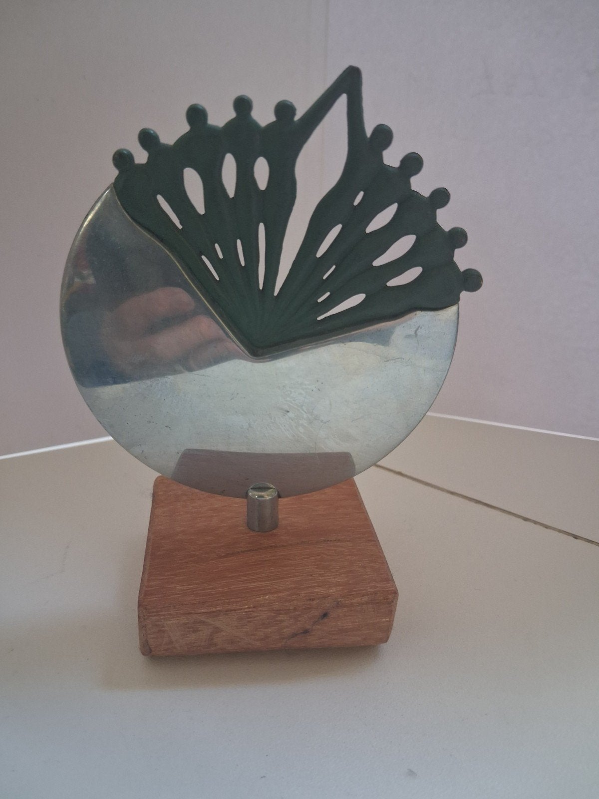 Modern abstract beeld wereld jamboree 1995 corry Ammerlaan, Groep mensen, Minder dan 20 cm, Ophalen of Verzenden, Op sokkel