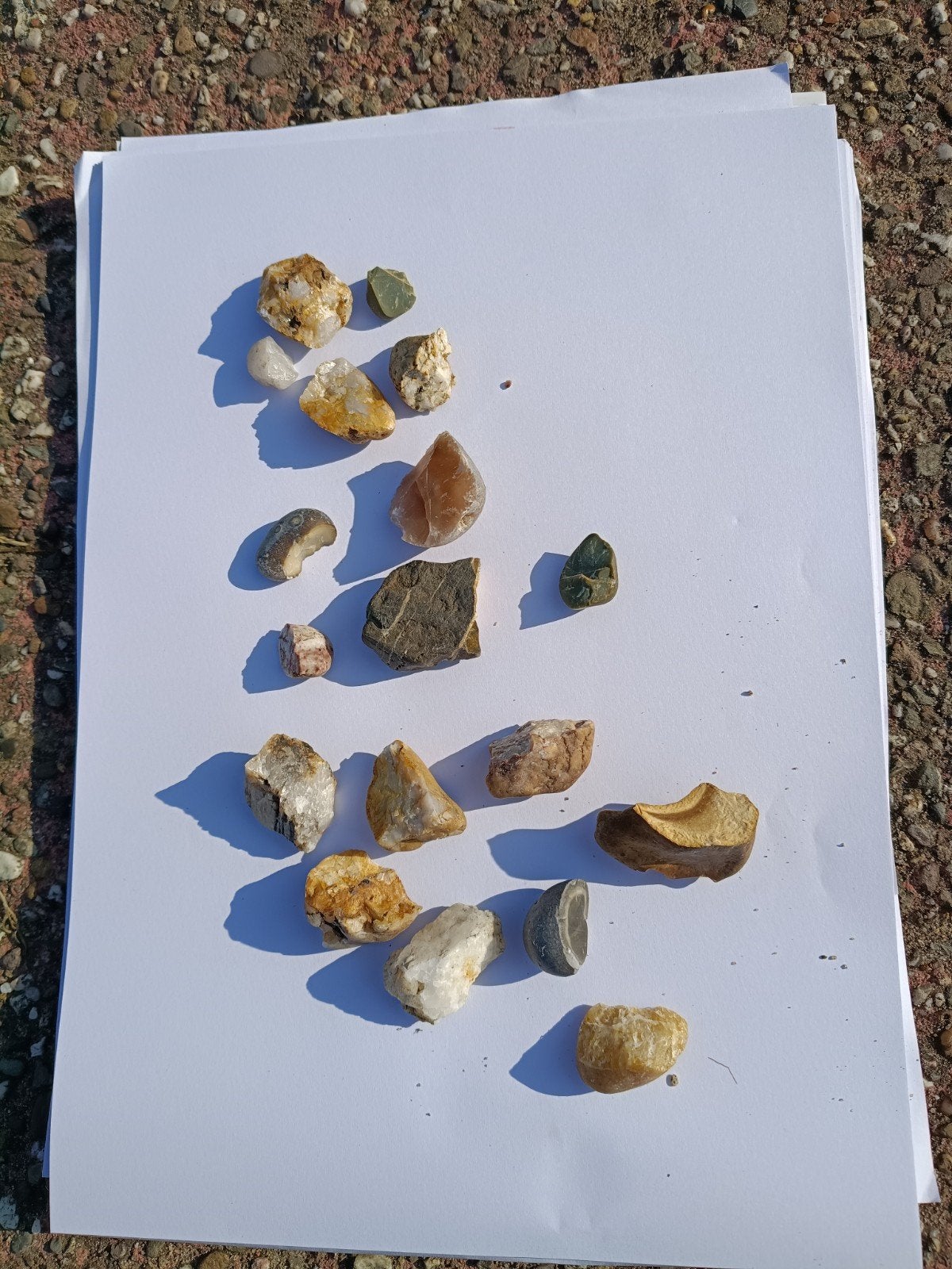 Unieke gespleten stenen uit de tuin, verzameld door kind, Verzamelen, Ophalen of Verzenden, Overige typen