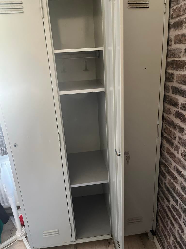 Grijze locker met 3 deuren, gebruikt, Ophalen, Zo goed als nieuw
