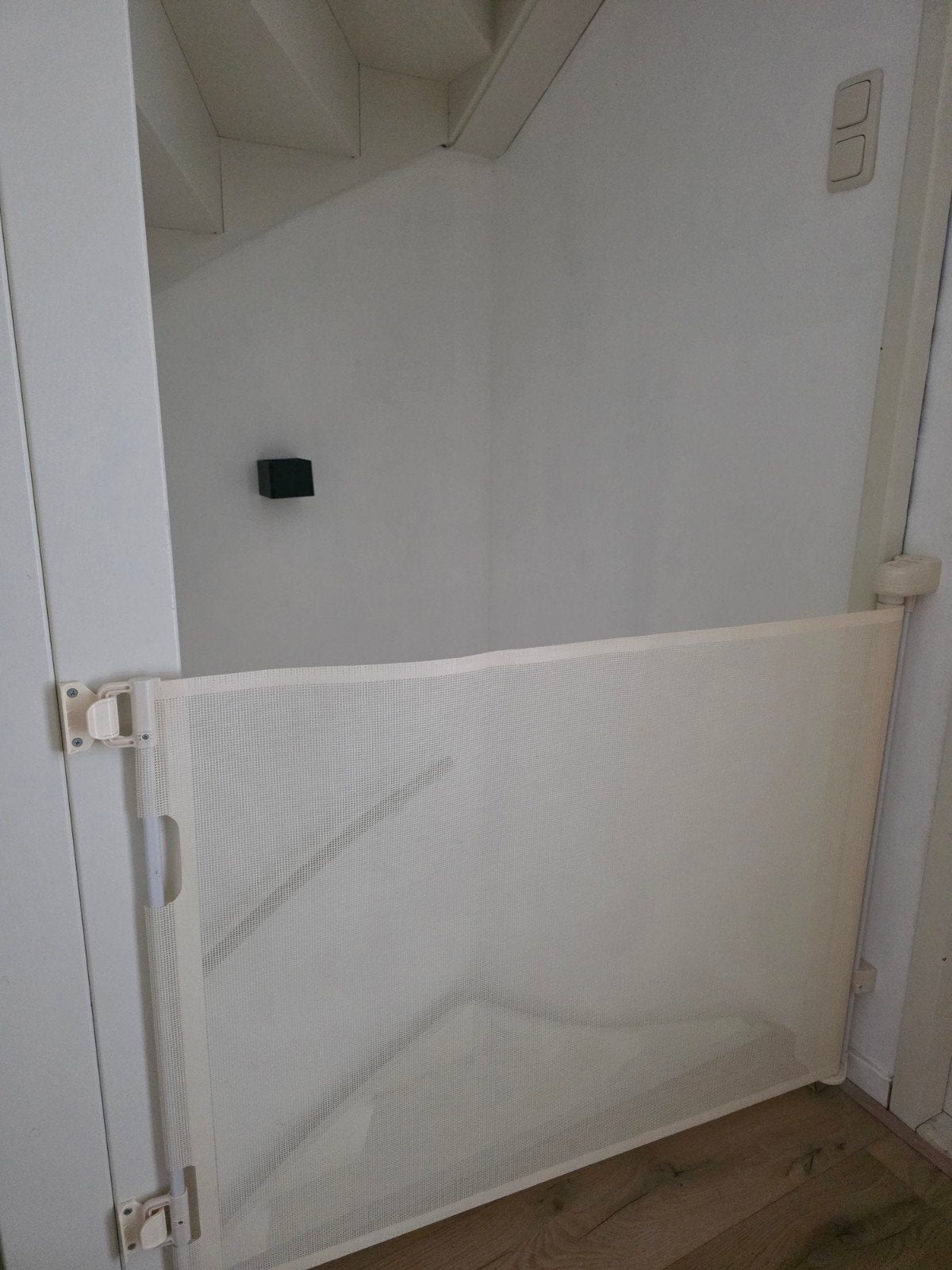2x Uitschuifbaar Traphekje Crème - 150 cm, Ophalen, Overige materialen, Oprolhekje, Zo goed als nieuw