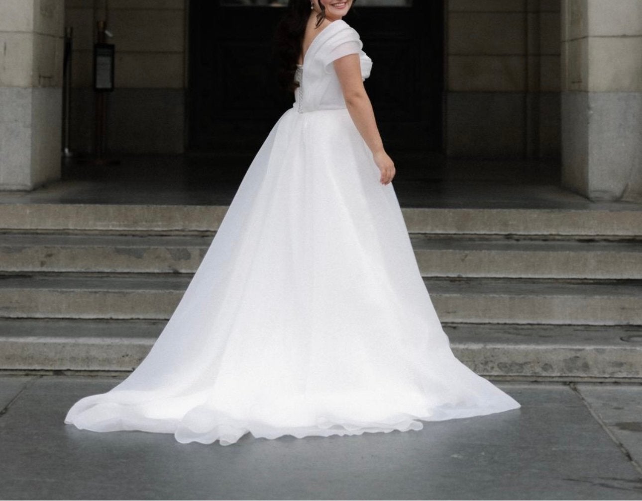 Elegante Witte Trouwjurk met Off-Shoulder Design, Ophalen of Verzenden, Zo goed als nieuw, Wit, Trouwjurk